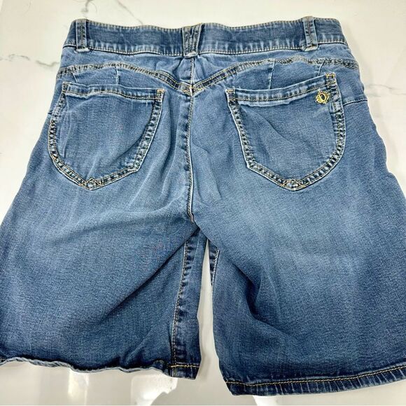 Democracy “Ab”solution Jean Shorts- Size 4 - Picture 6 of 10